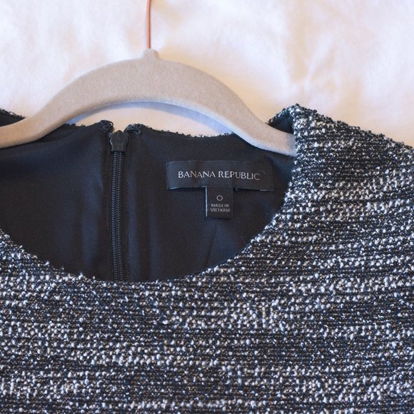 BANANA REPUBLIC Tweed Boucle Charcoal Business-professional Sheath Dress, Size 0 - Picture 4 of 5